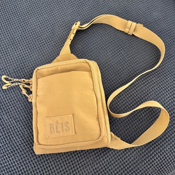 BEIS Handbags - BÉIS Sport Sling - Cross Body Bag - Beige